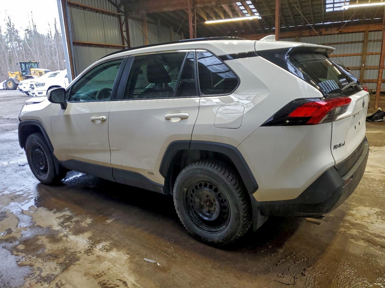 2022 TOYOTA RAV4 LE photo 2