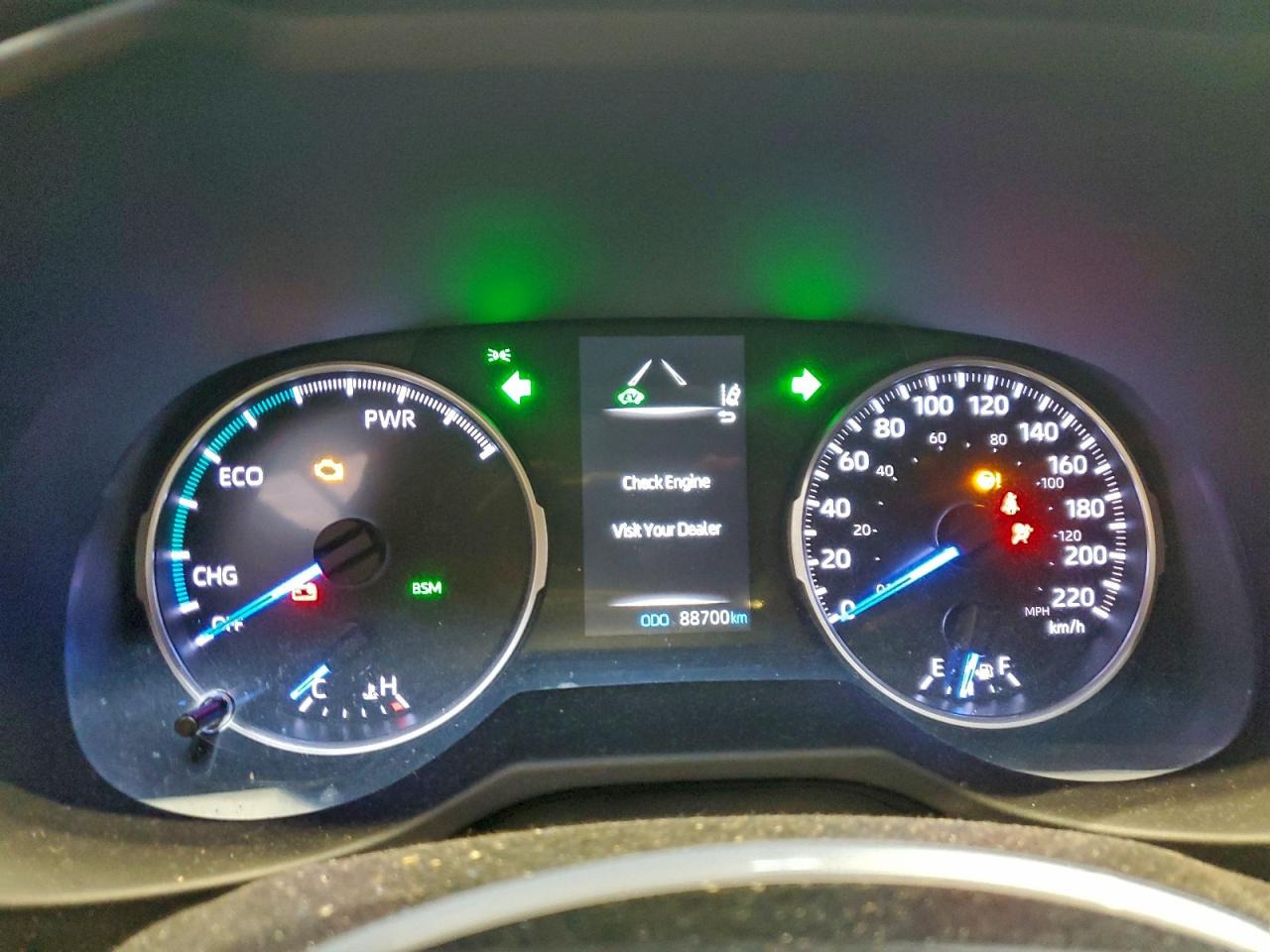 2022 TOYOTA RAV4 LE photo 9
