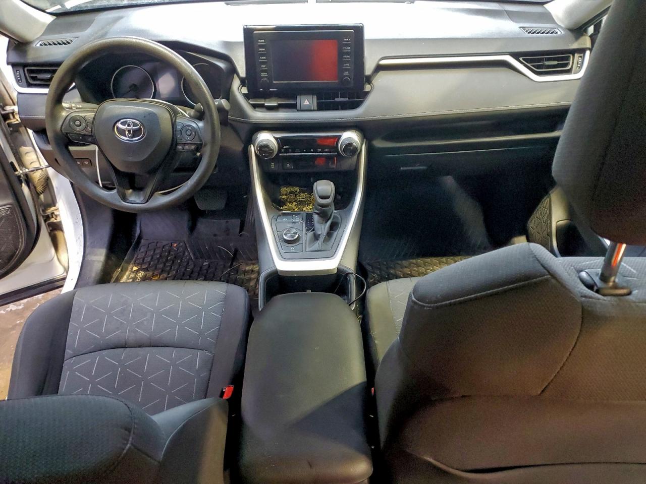 2022 TOYOTA RAV4 LE photo 8