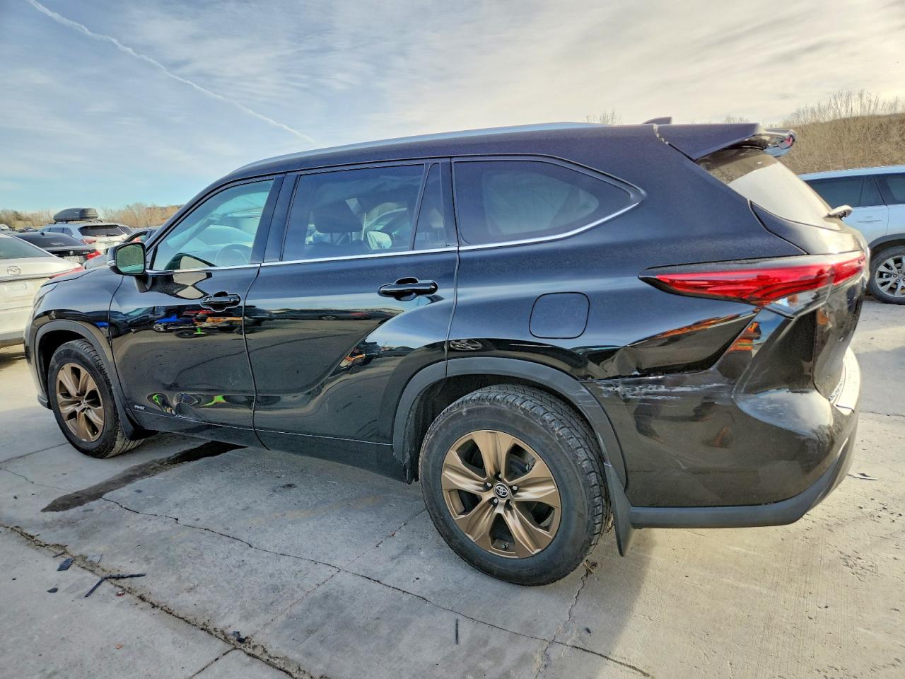 2022 TOYOTA HIGHLANDER HYBRID XLE photo 2