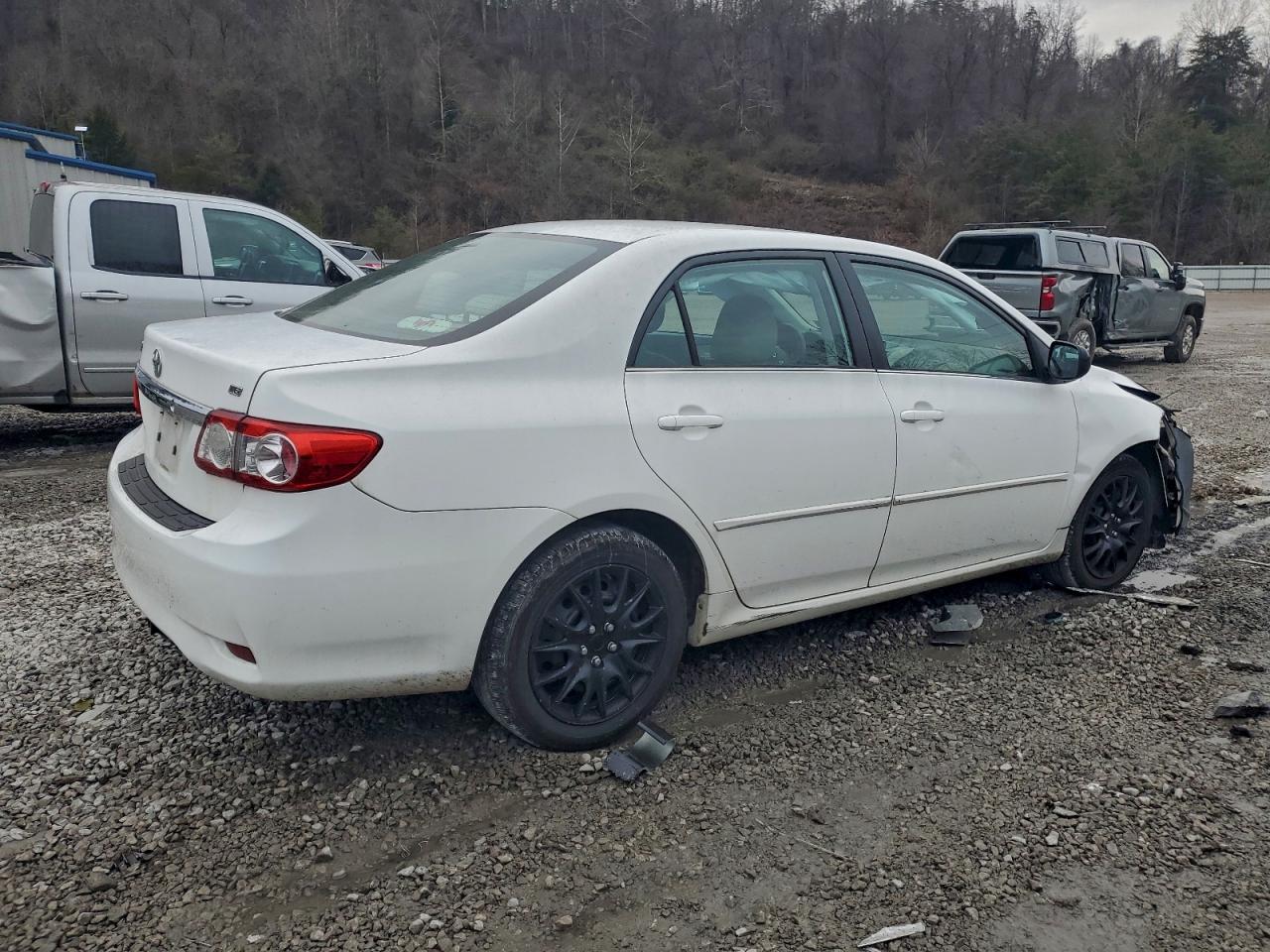 2013 TOYOTA COROLLA BASE photo 3