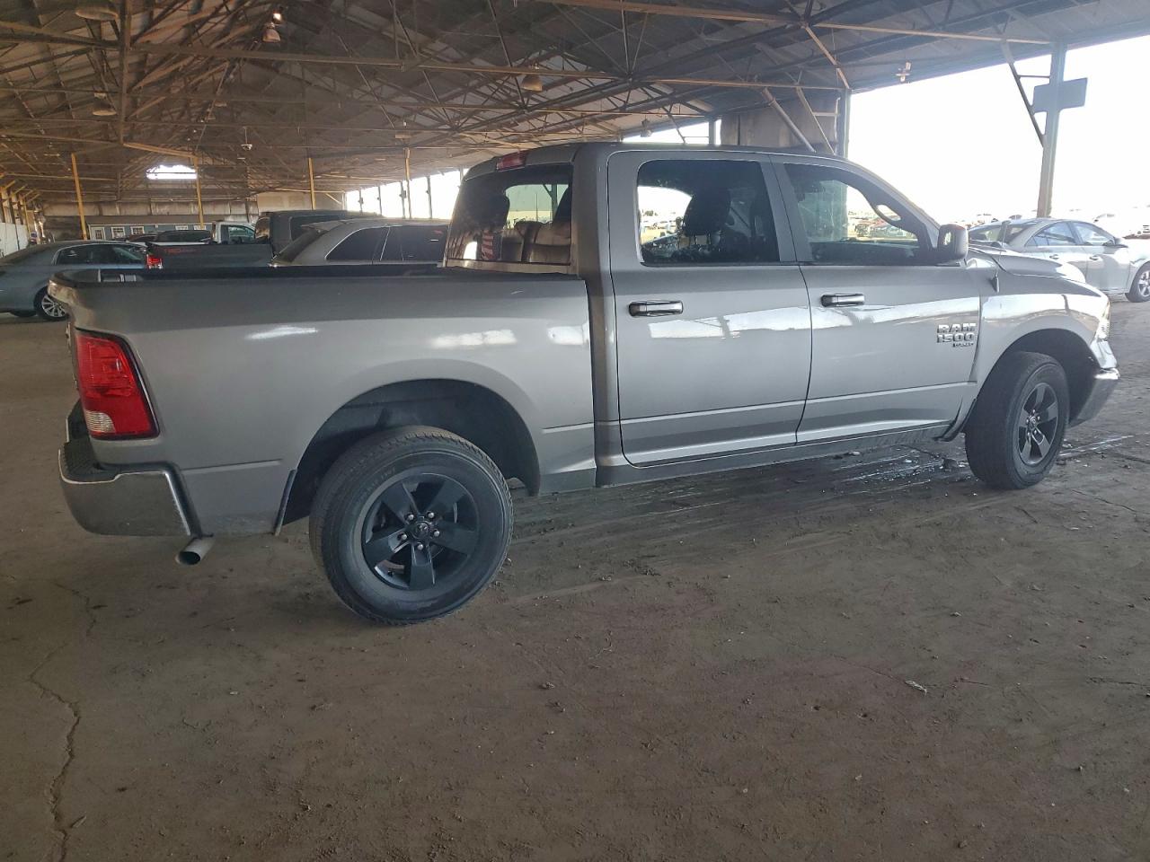 2021 RAM 1500 CLASSIC SLT photo 3