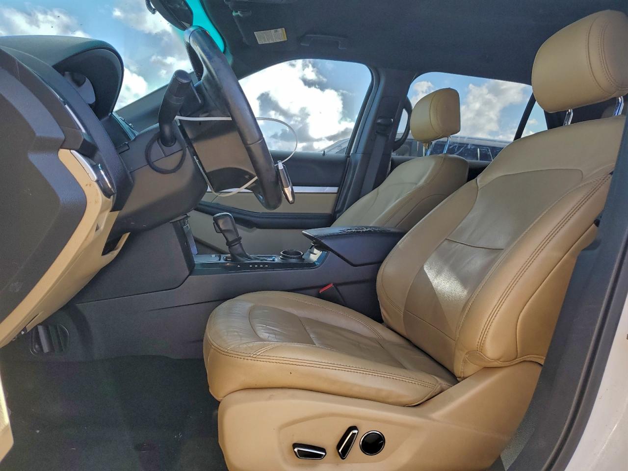 2016 FORD EXPLORER XLT photo 7