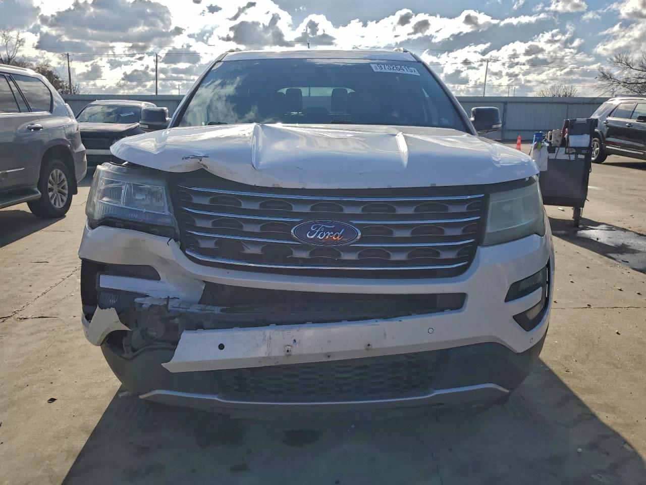 2016 FORD EXPLORER XLT photo 5