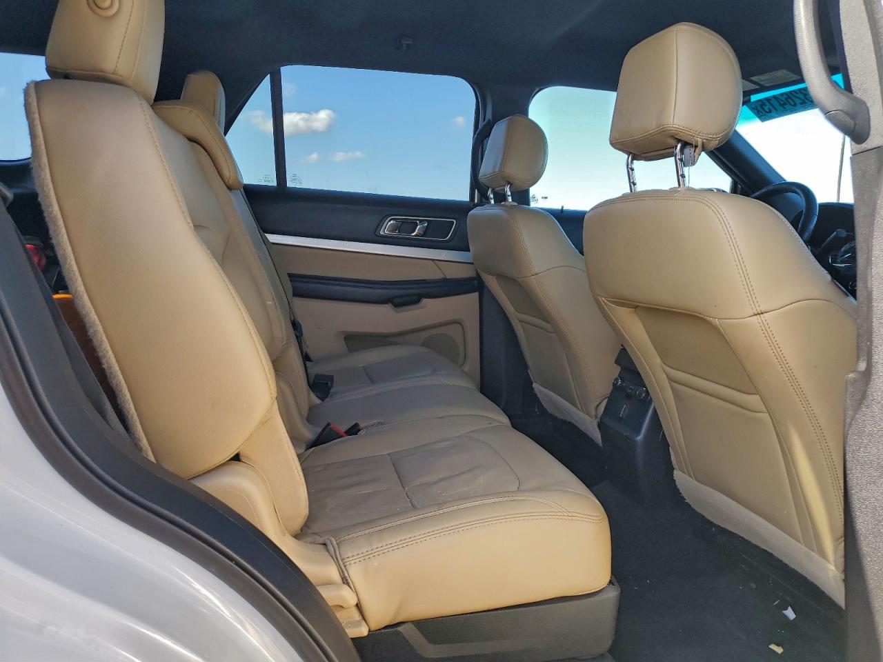 2016 FORD EXPLORER XLT photo 11