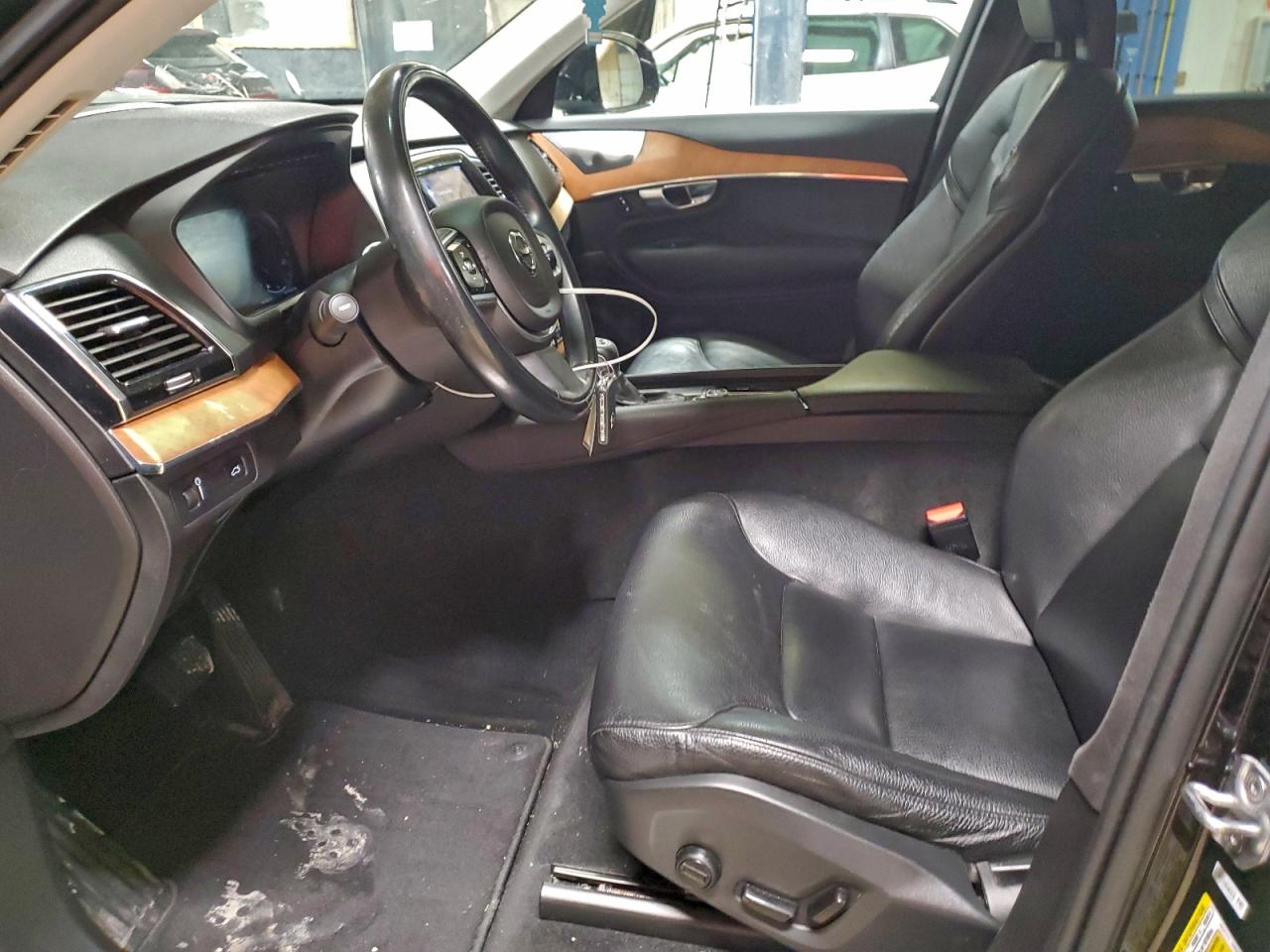 2021 VOLVO XC90 T6 MOMENTUM photo 7