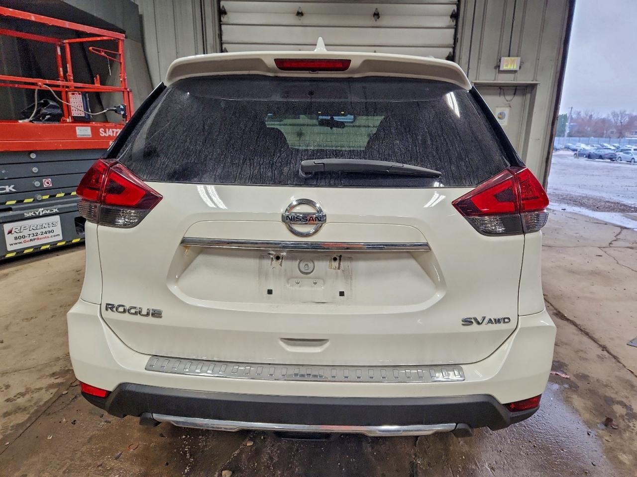 2017 NISSAN ROGUE SV photo 6