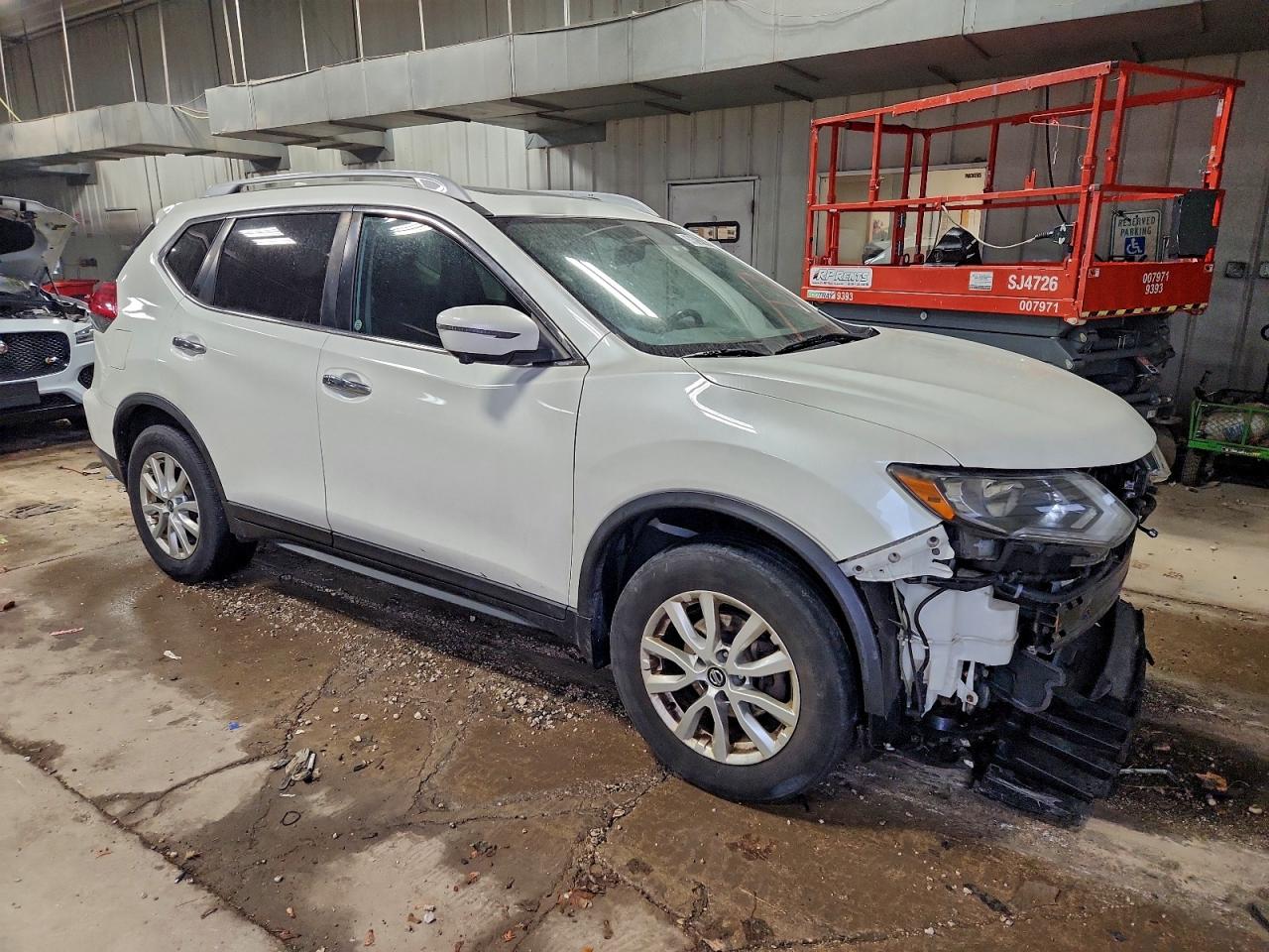2017 NISSAN ROGUE SV photo 4
