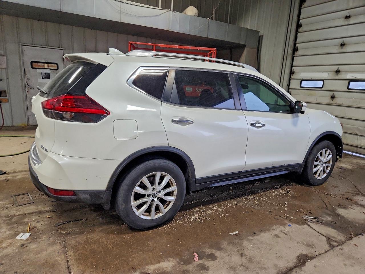 2017 NISSAN ROGUE SV photo 3