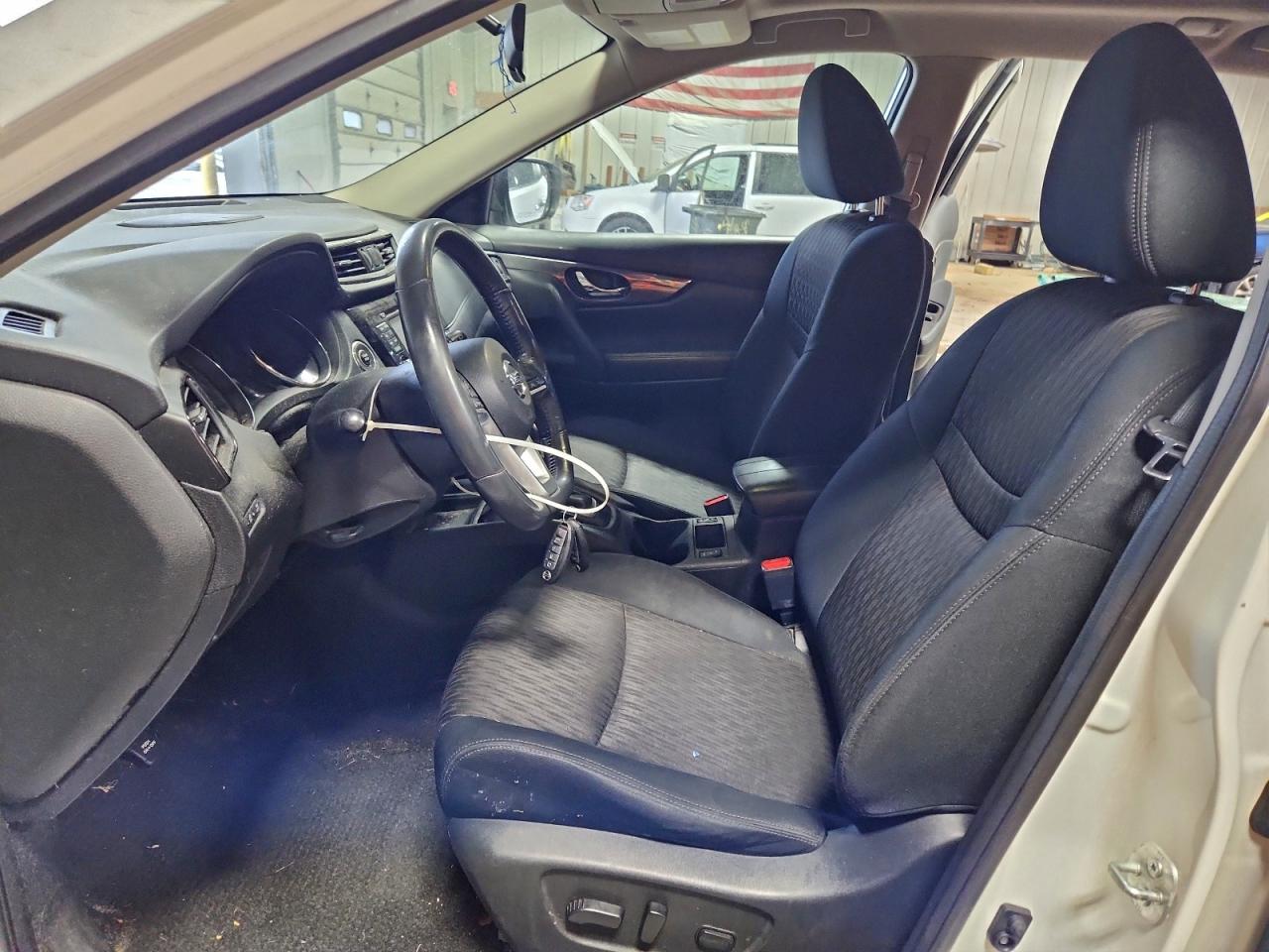 2017 NISSAN ROGUE SV photo 7