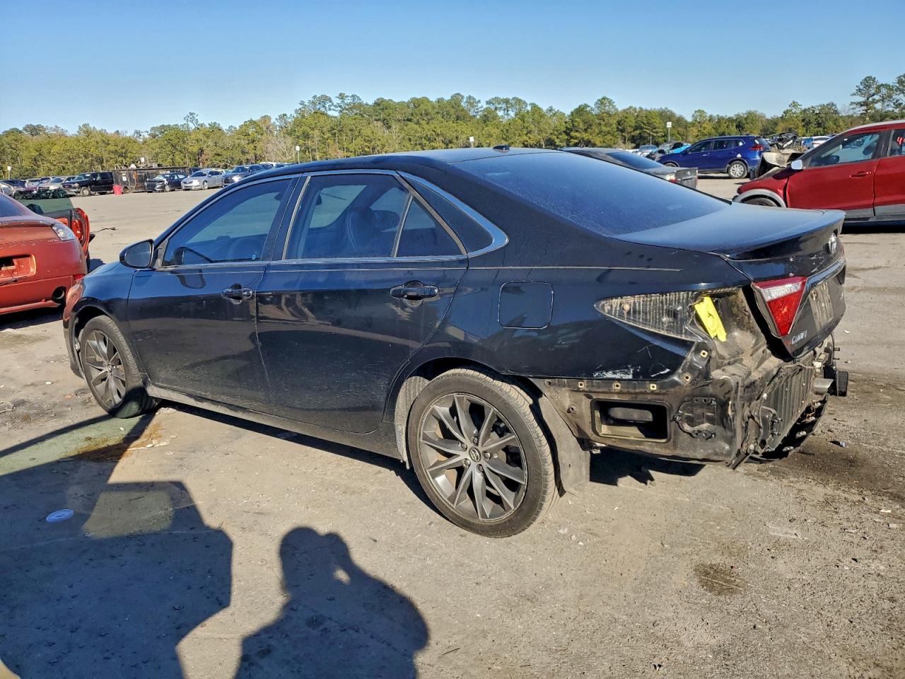 2017 TOYOTA CAMRY LE photo 2