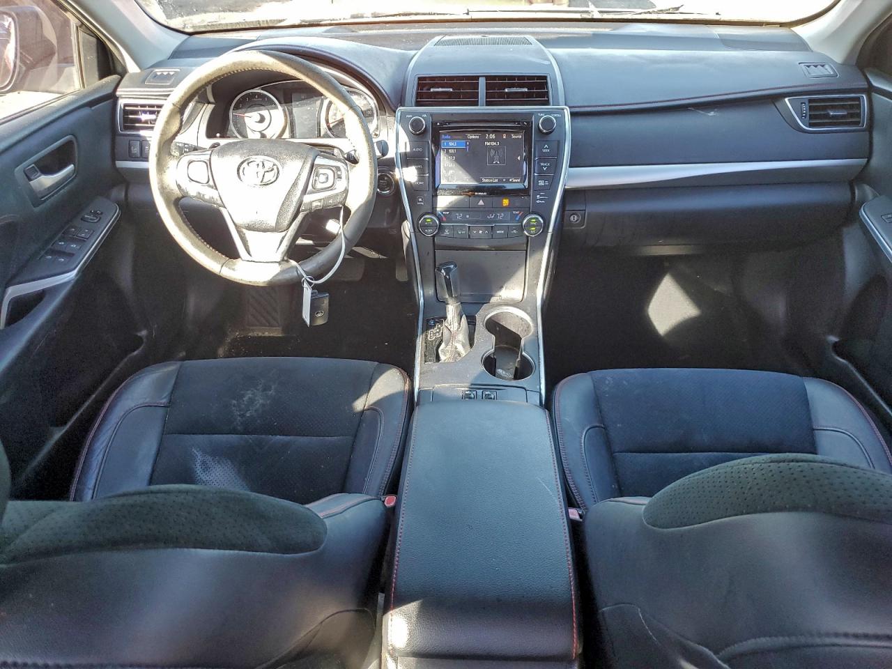 2017 TOYOTA CAMRY LE photo 8