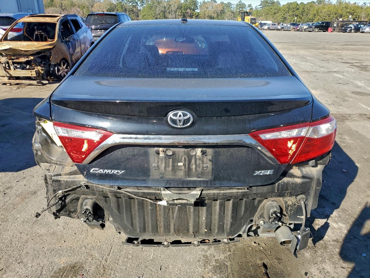 2017 TOYOTA CAMRY LE photo 6