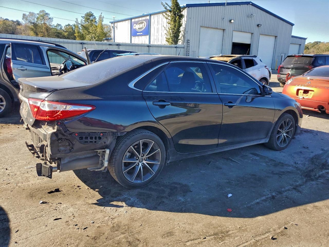 2017 TOYOTA CAMRY LE photo 3