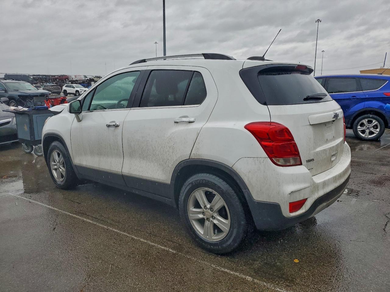 2019 CHEVROLET TRAX 1LT photo 2