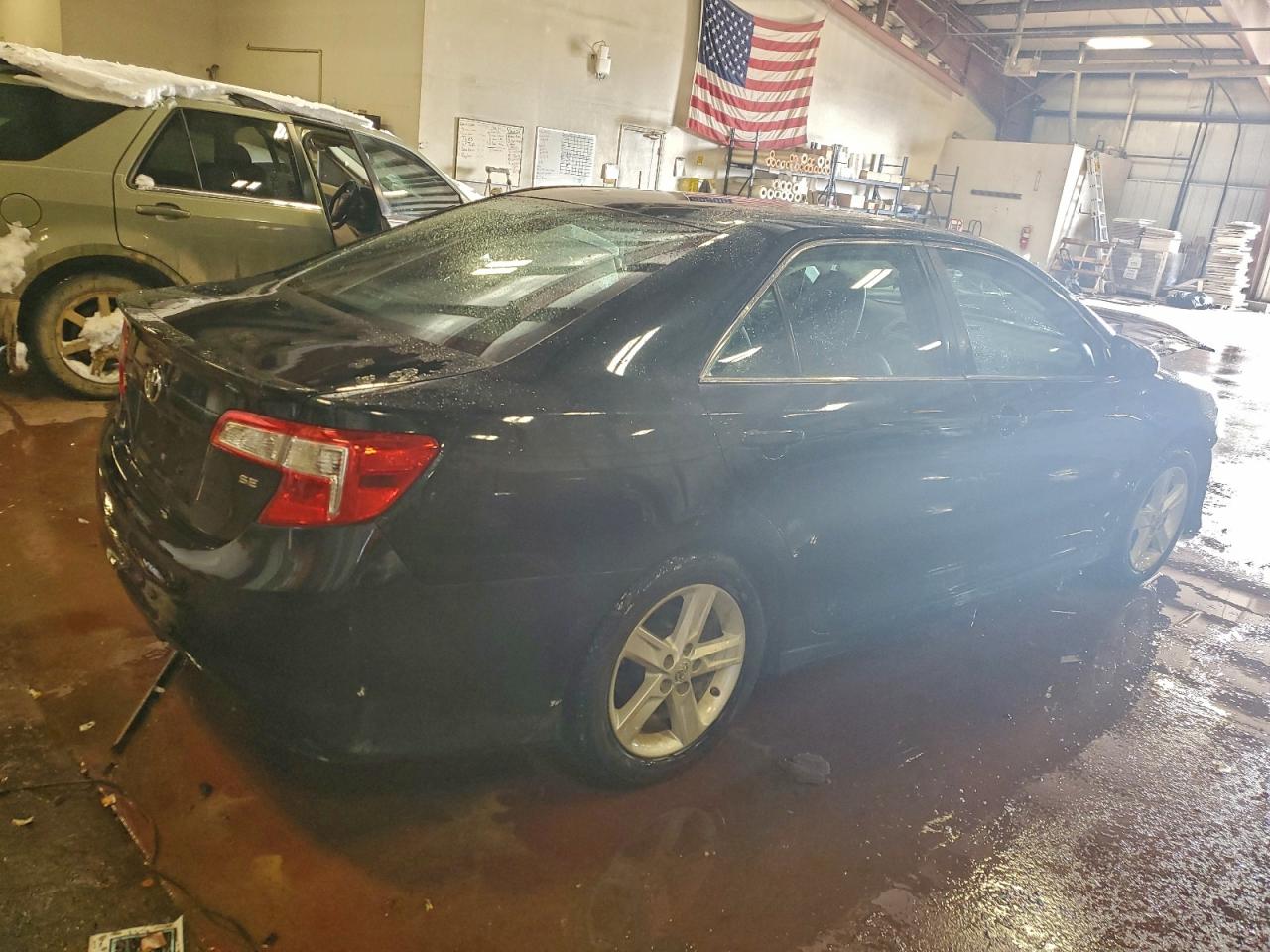 2014 TOYOTA CAMRY L photo 5