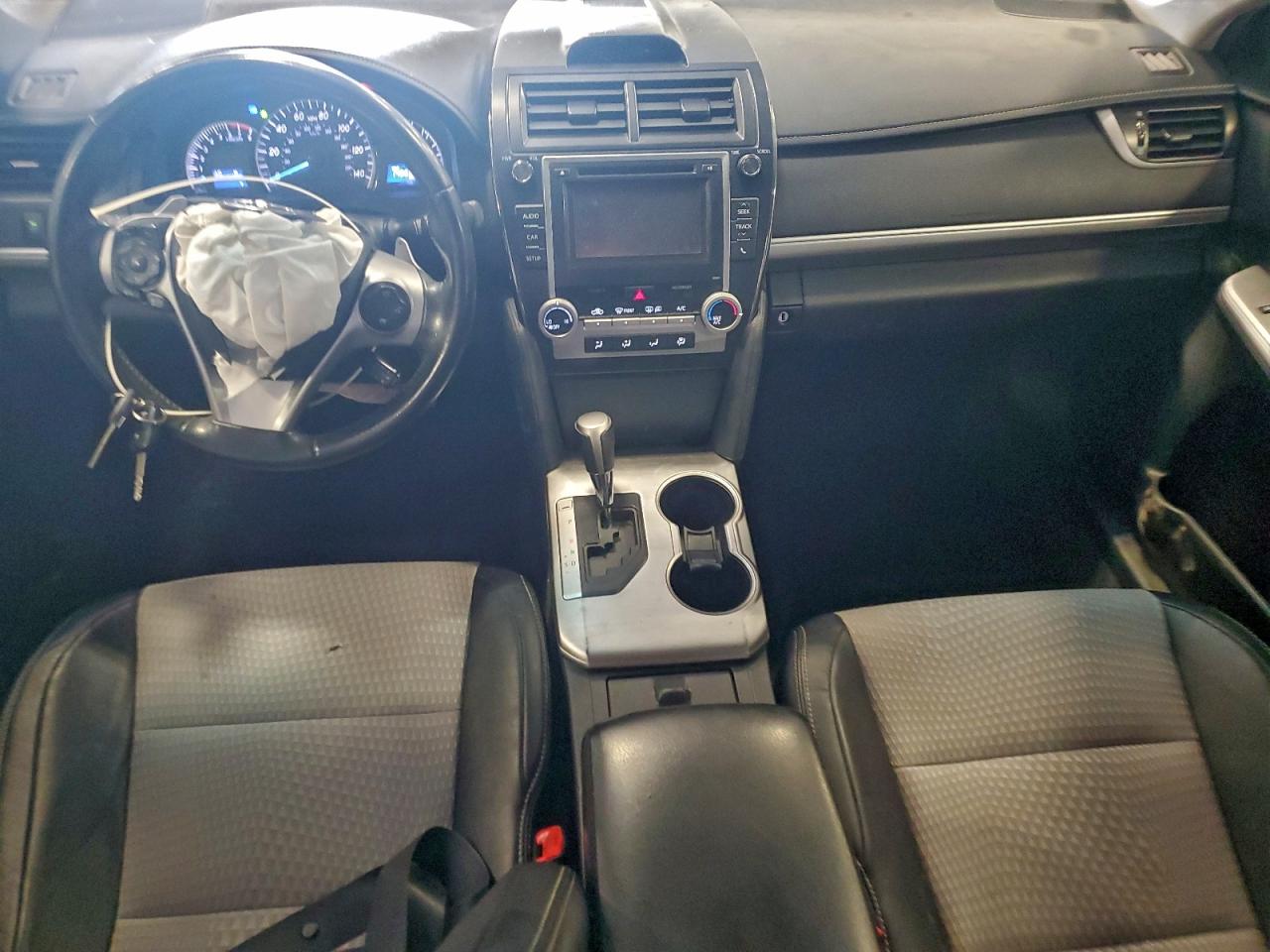 2014 TOYOTA CAMRY L photo 15