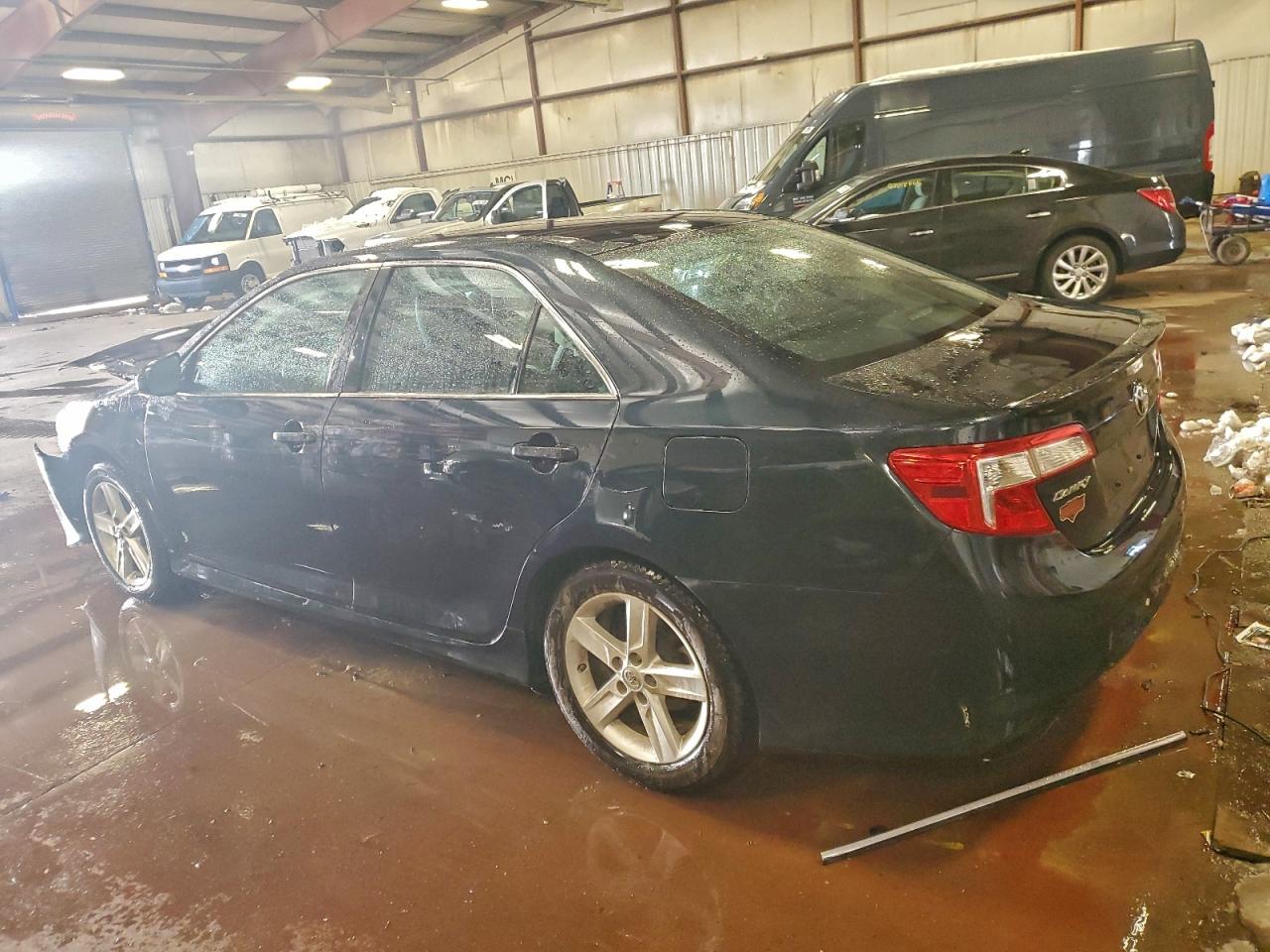 2014 TOYOTA CAMRY L photo 3