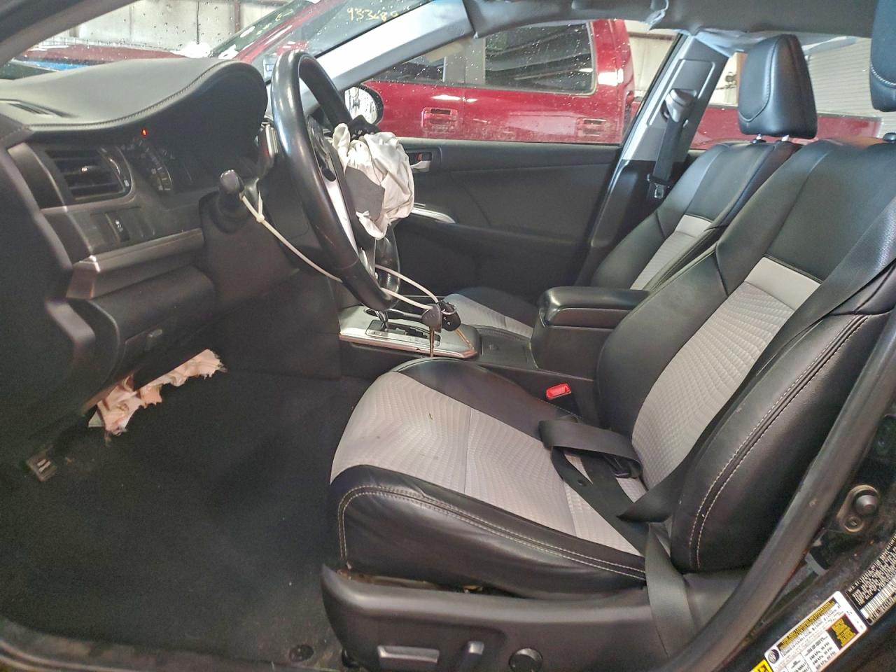 2014 TOYOTA CAMRY L photo 13