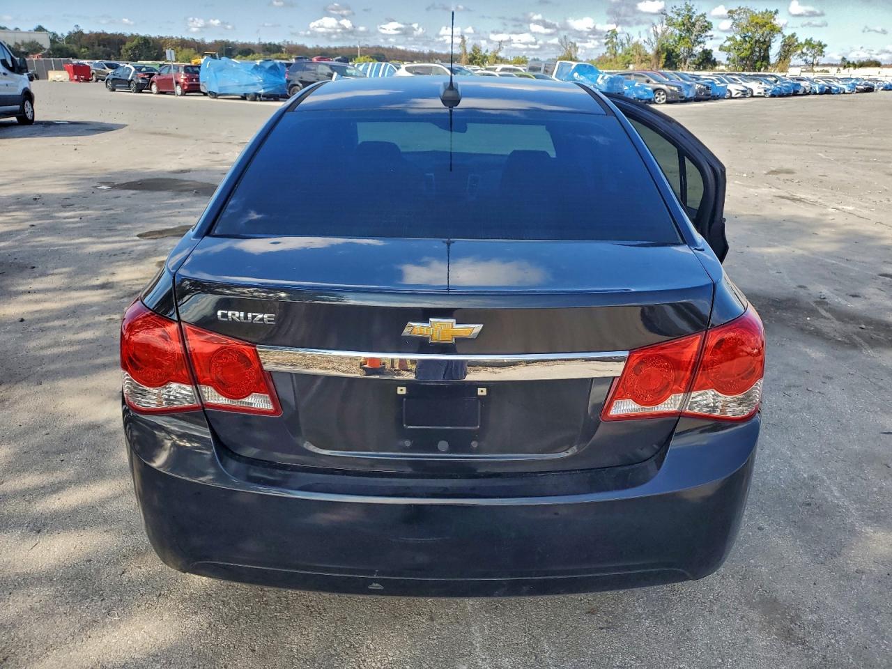 2015 CHEVROLET CRUZE LS photo 6
