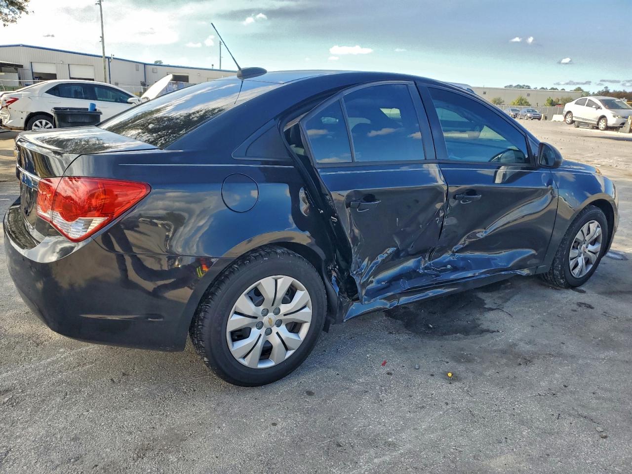 2015 CHEVROLET CRUZE LS photo 3