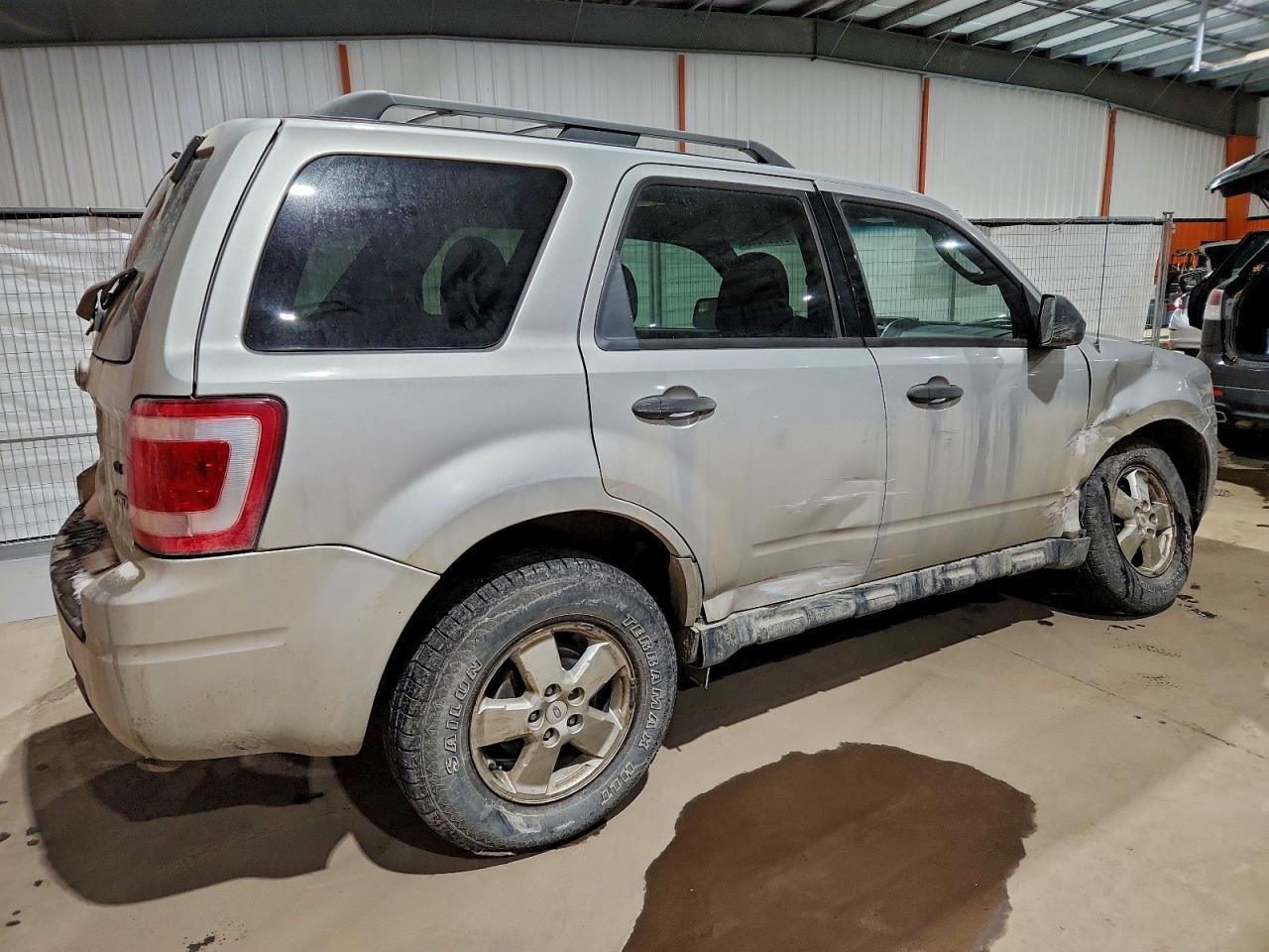 2011 FORD ESCAPE XLT photo 3