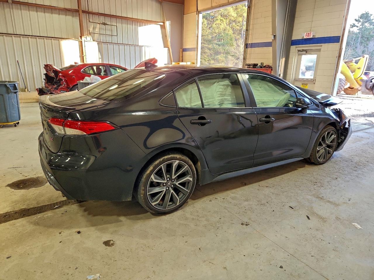 2021 TOYOTA COROLLA SE photo 3