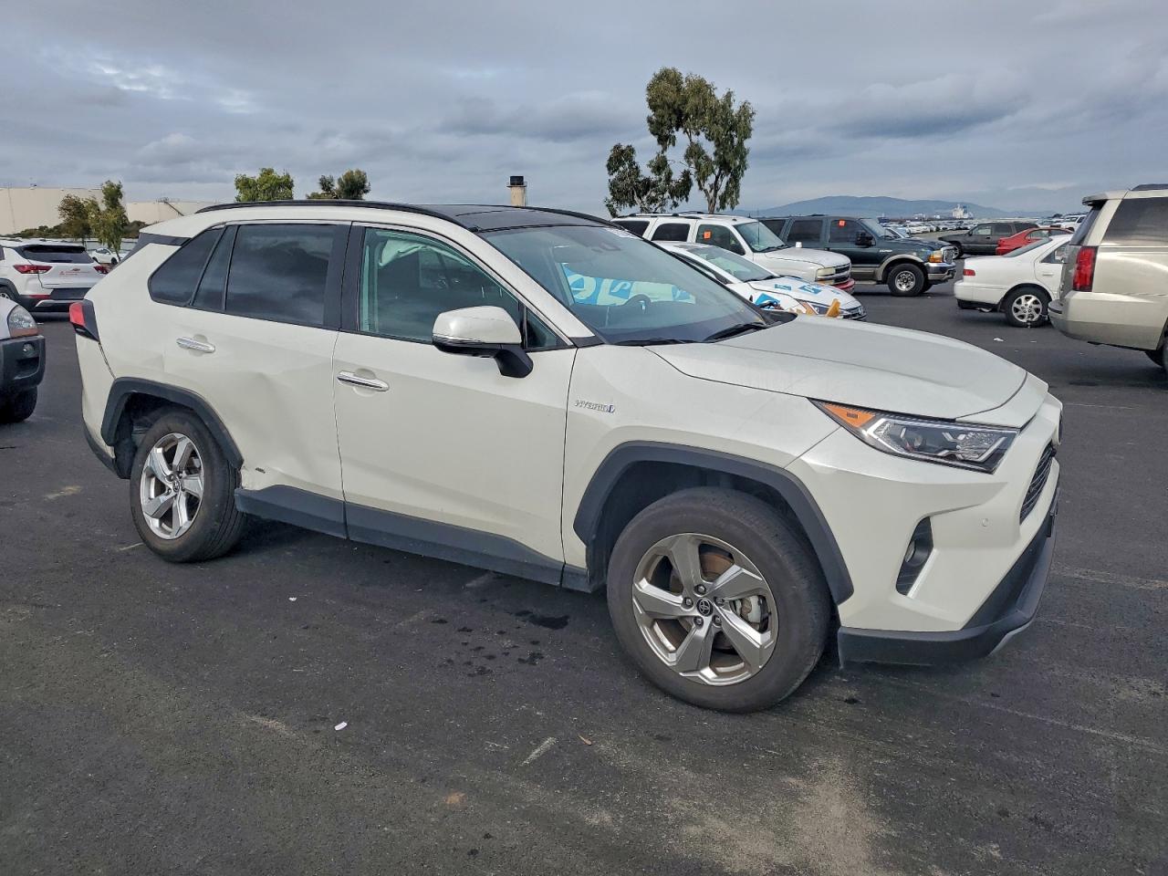 2021 TOYOTA RAV4 LIMITED photo 4