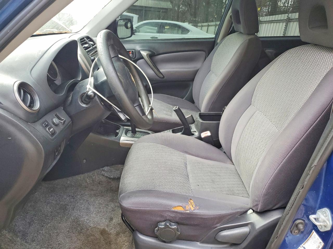 2004 TOYOTA RAV4 photo 19