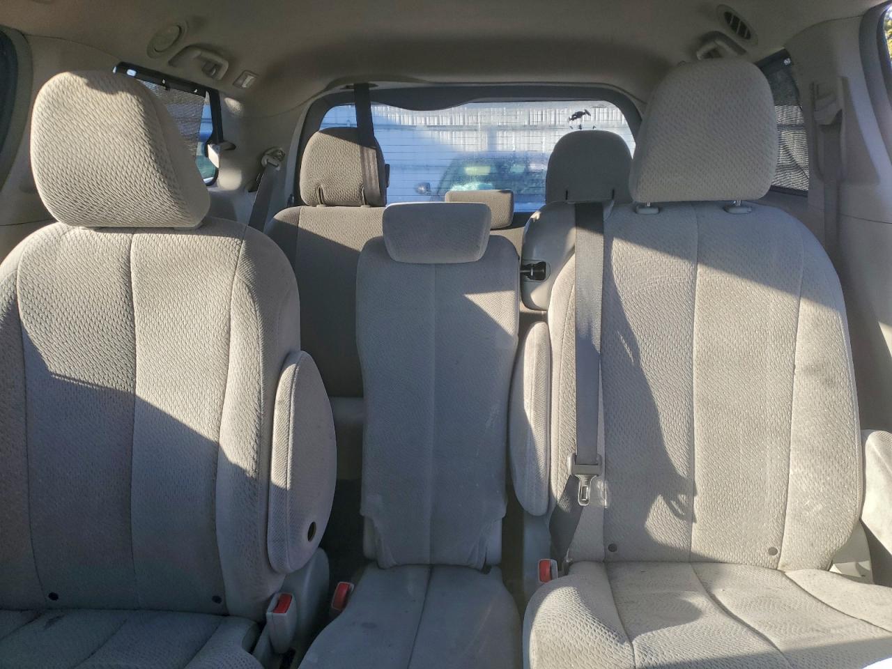 2013 TOYOTA SIENNA photo 10