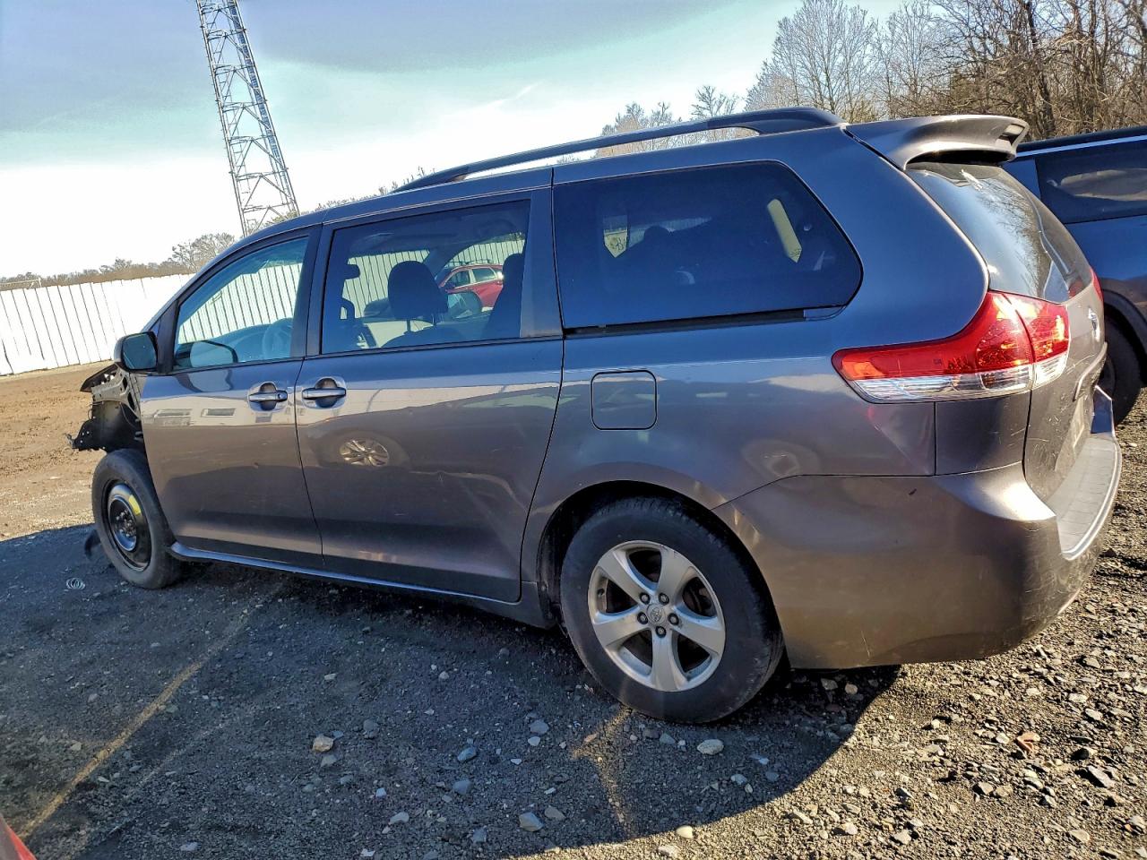 2013 TOYOTA SIENNA photo 2