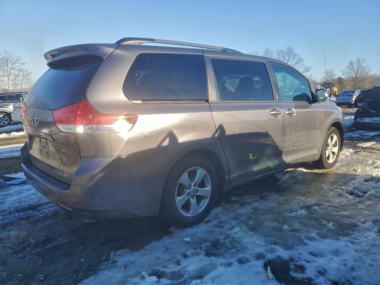 2013 TOYOTA SIENNA photo 3