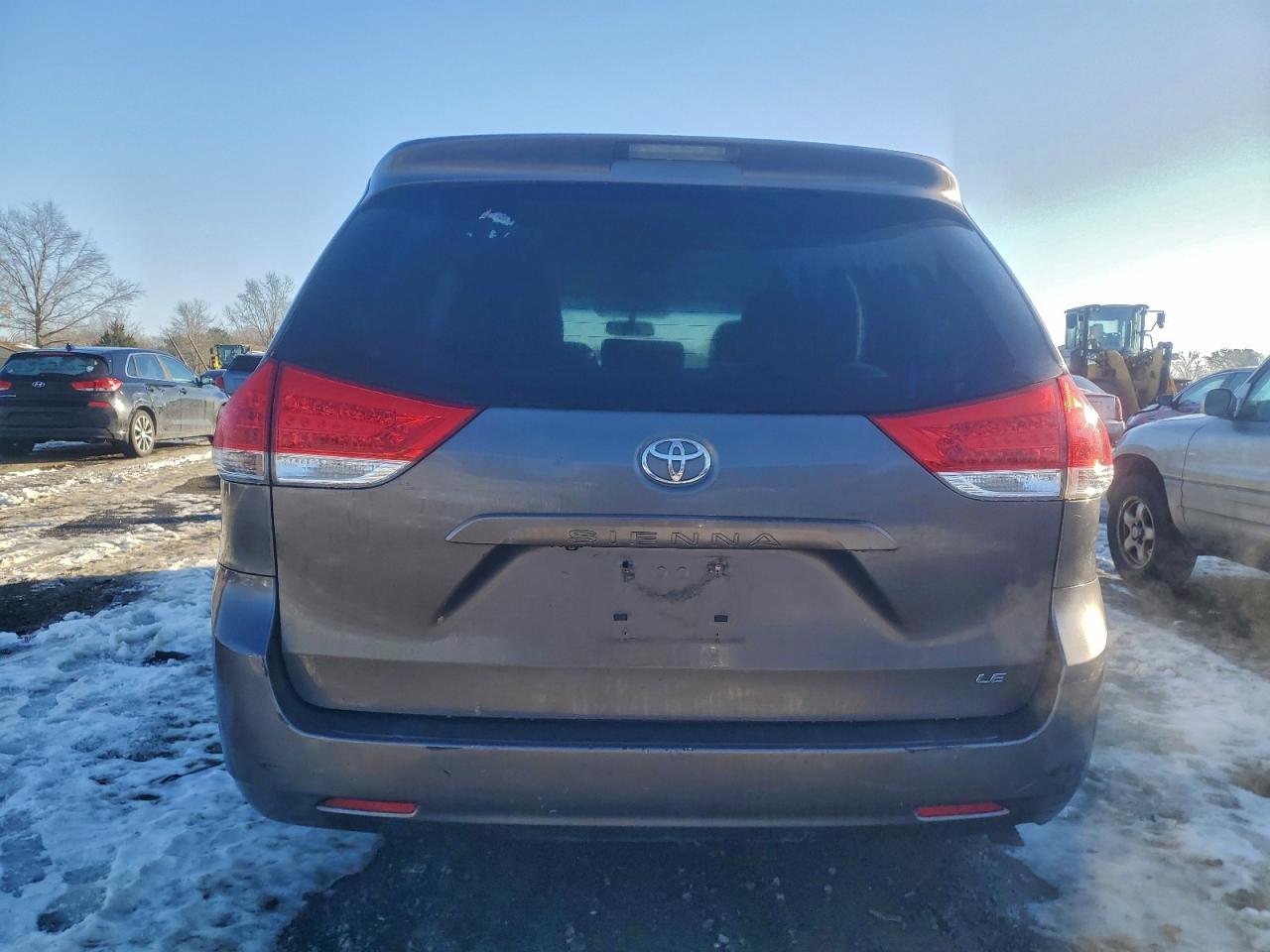 2013 TOYOTA SIENNA photo 6