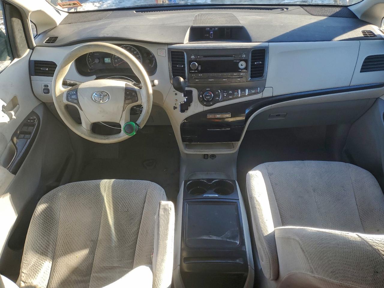 2013 TOYOTA SIENNA photo 8