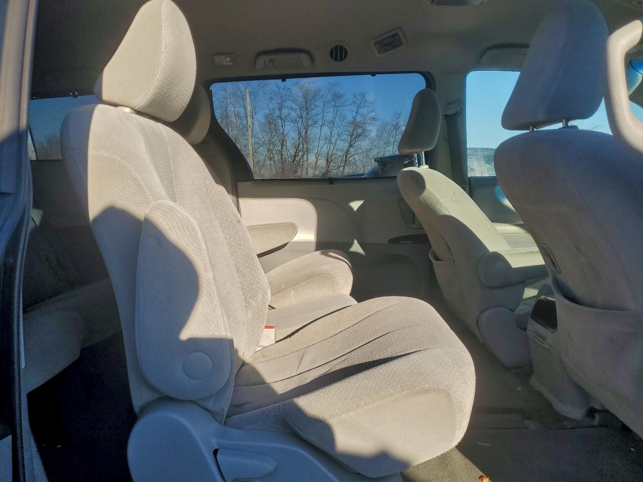 2013 TOYOTA SIENNA photo 11