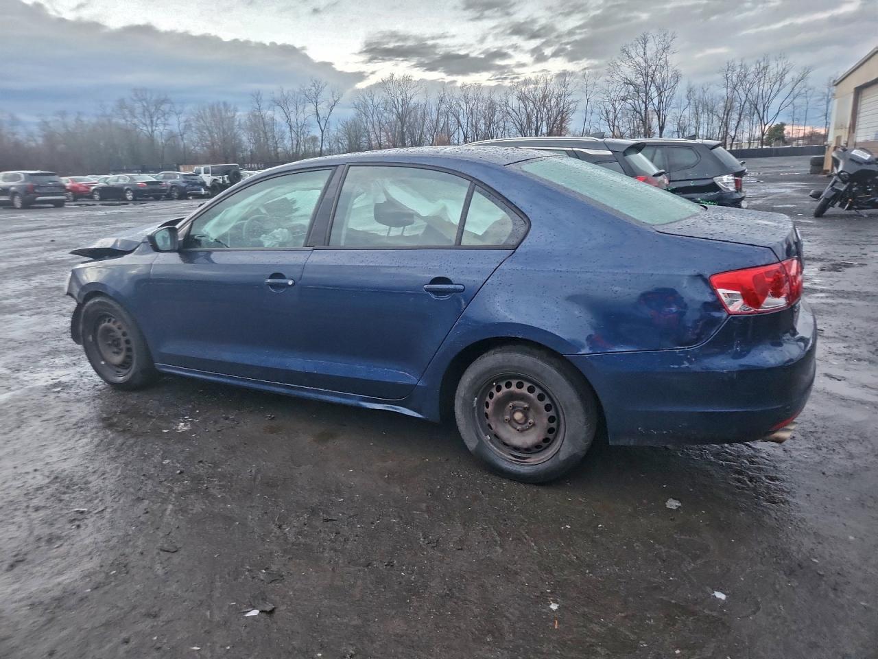2013 VOLKSWAGEN JETTA BASE photo 3