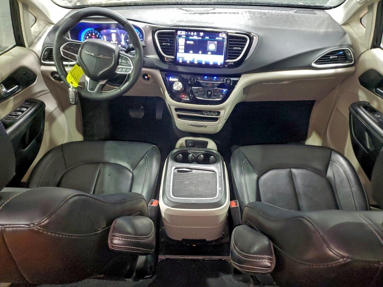 2024 CHRYSLER PACIFICA TOURING L photo 8