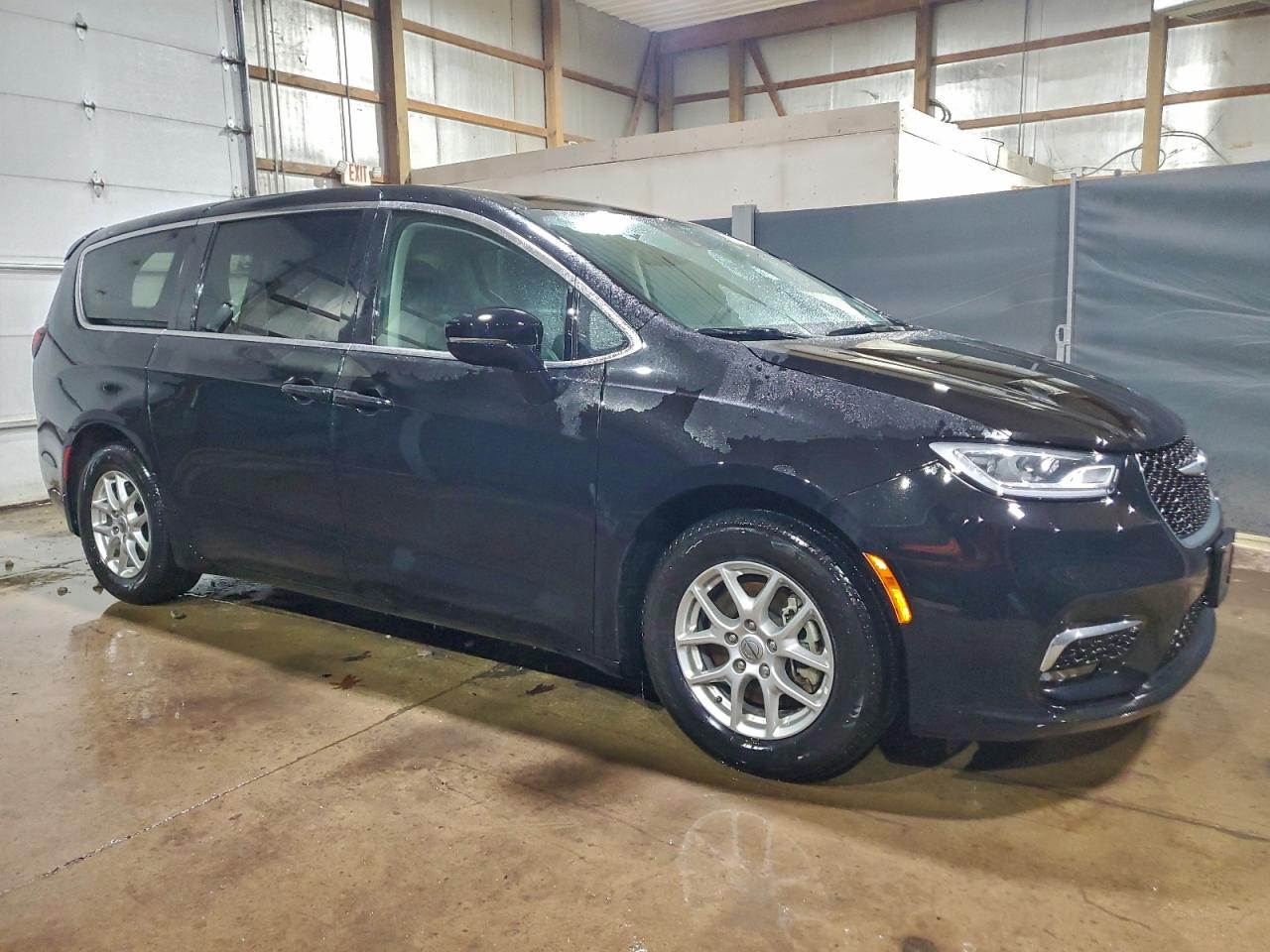 2024 CHRYSLER PACIFICA TOURING L photo 4