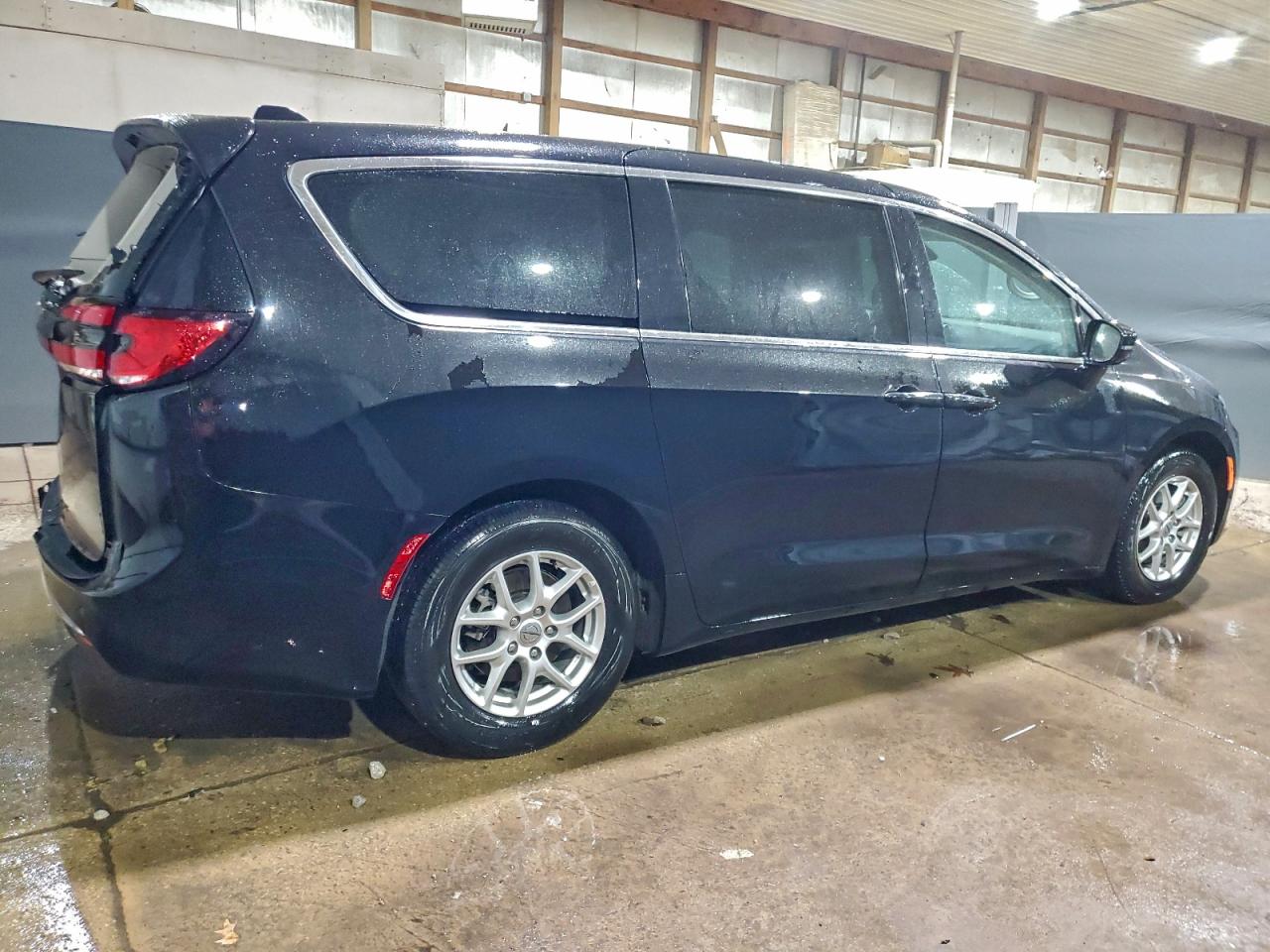 2024 CHRYSLER PACIFICA TOURING L photo 3