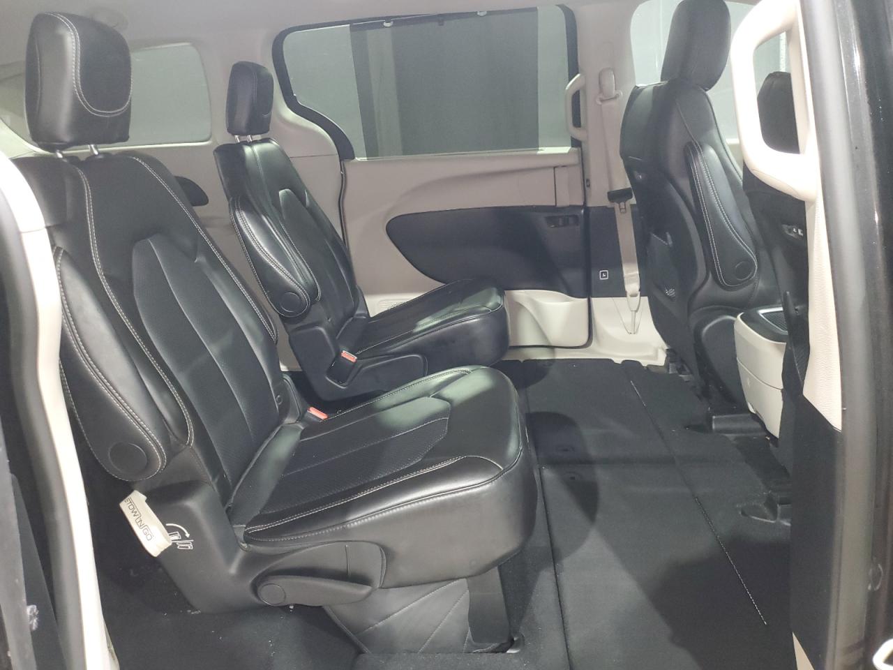 2024 CHRYSLER PACIFICA TOURING L photo 11