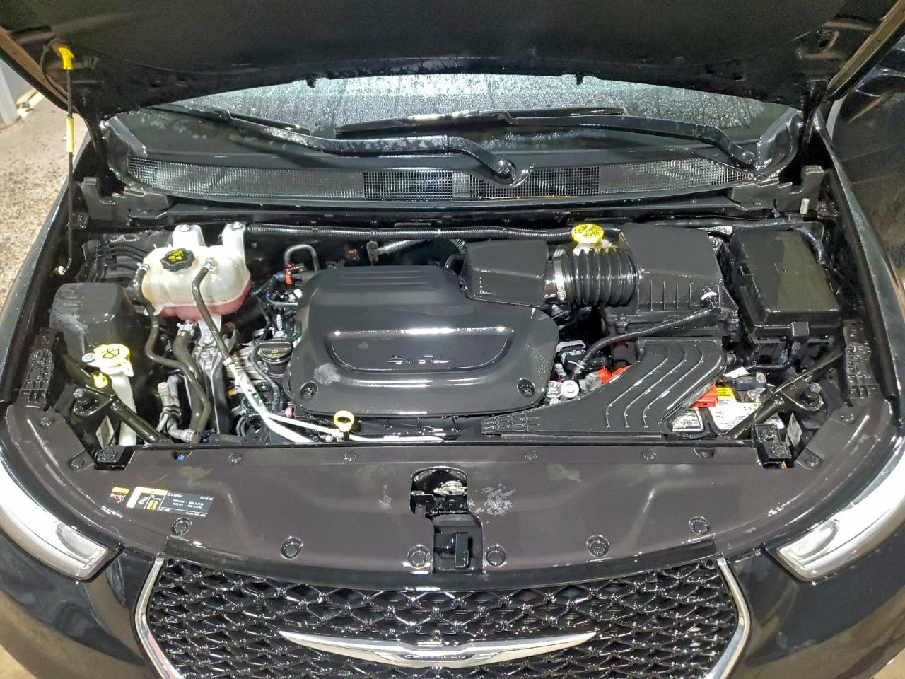 2024 CHRYSLER PACIFICA TOURING L photo 12
