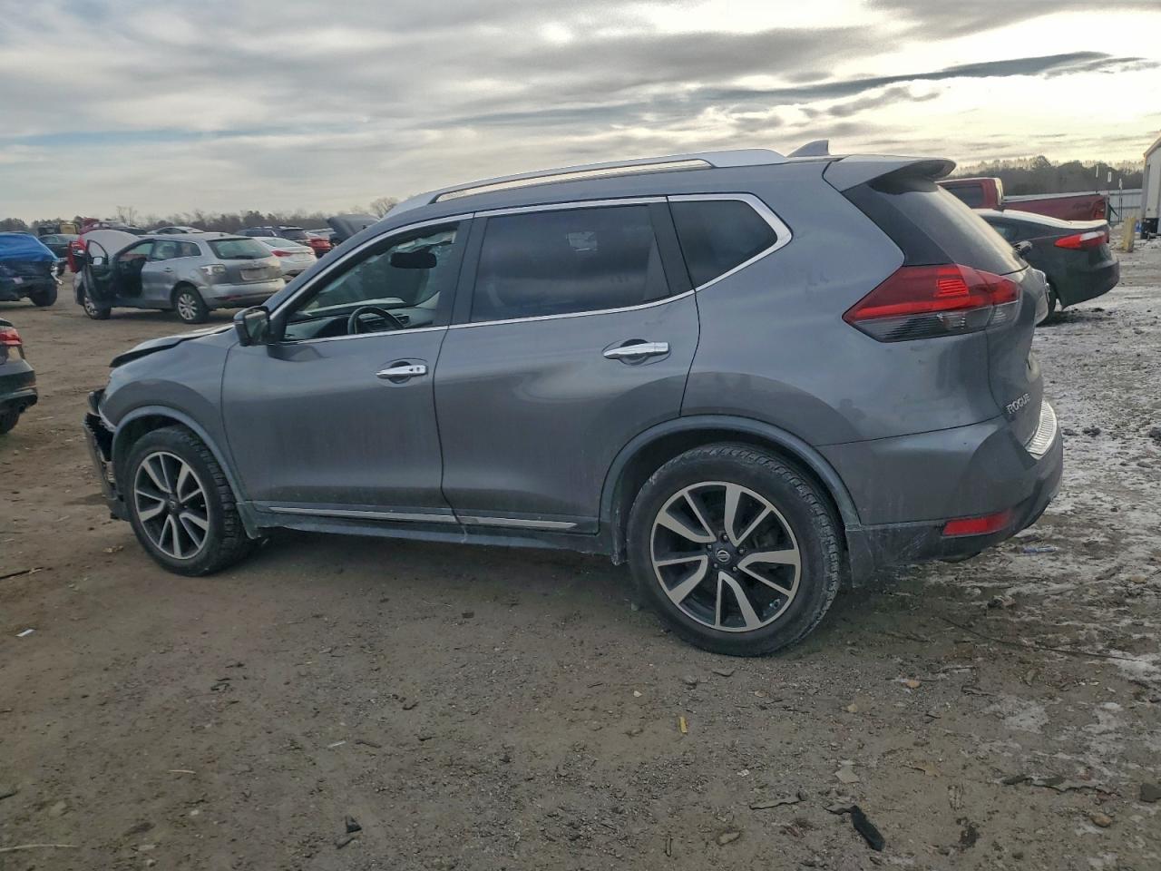2018 NISSAN ROGUE S photo 2