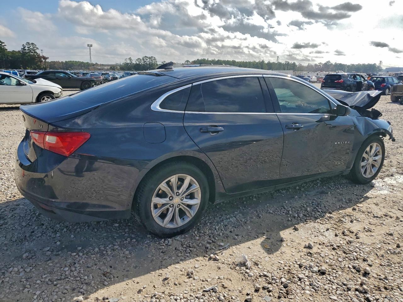 2023 CHEVROLET MALIBU LT photo 3