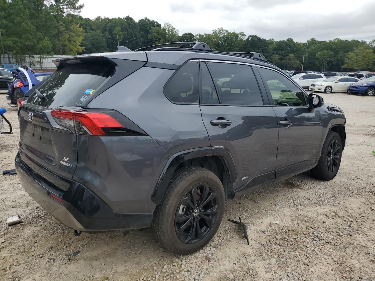 2022 TOYOTA RAV4 SE photo 3