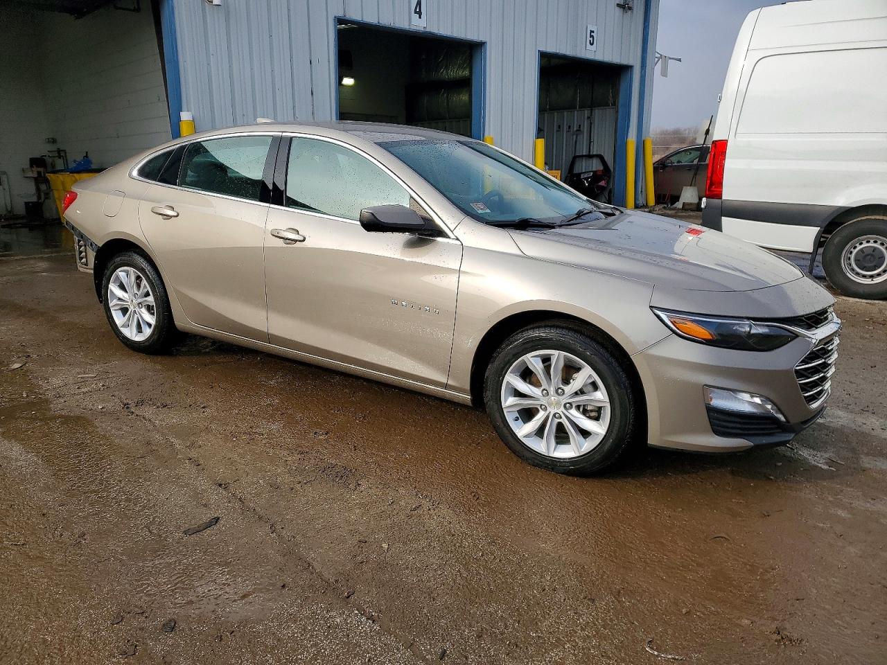 2022 CHEVROLET MALIBU LT photo 4