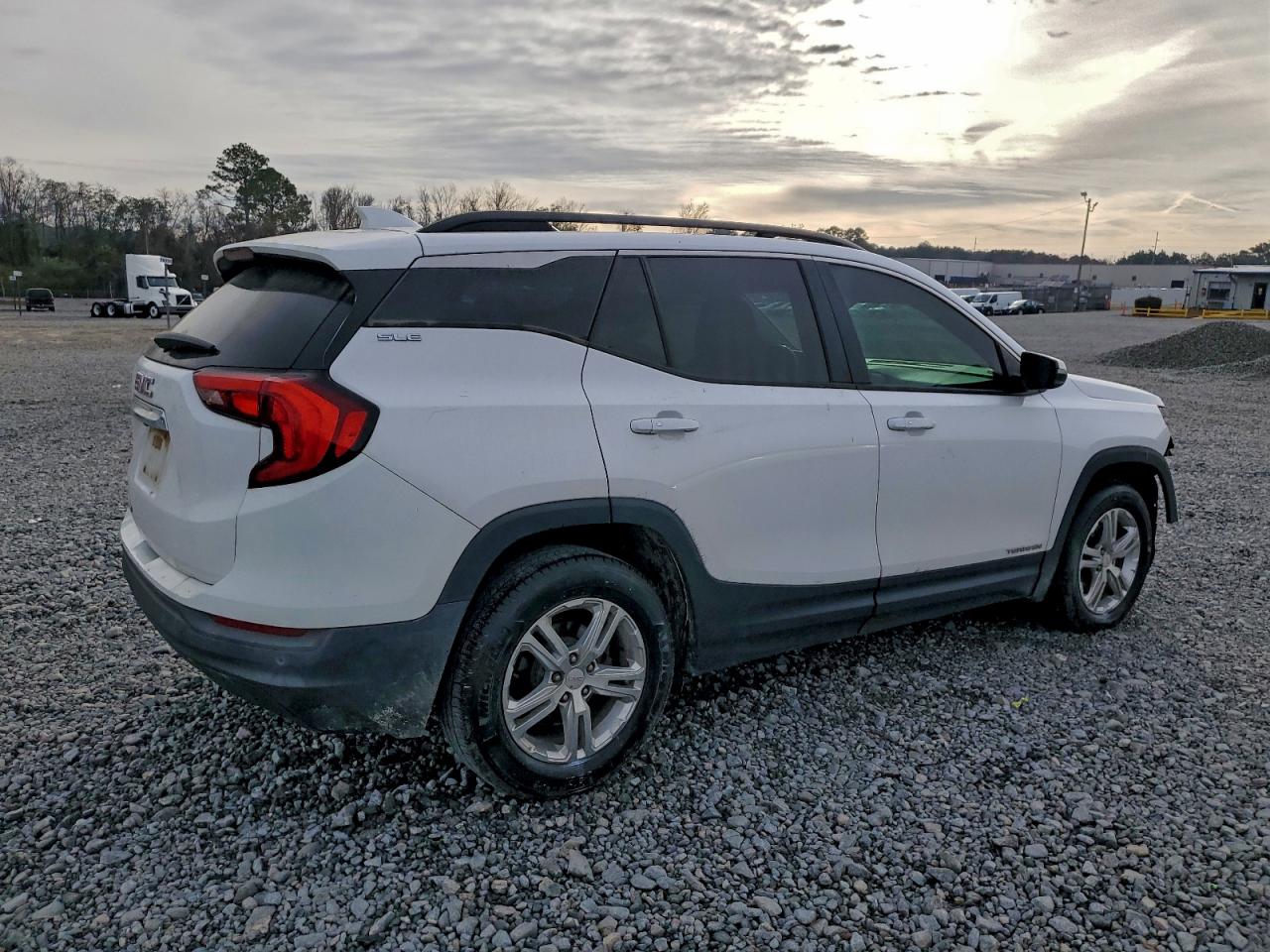 2018 GMC TERRAIN SLE photo 5