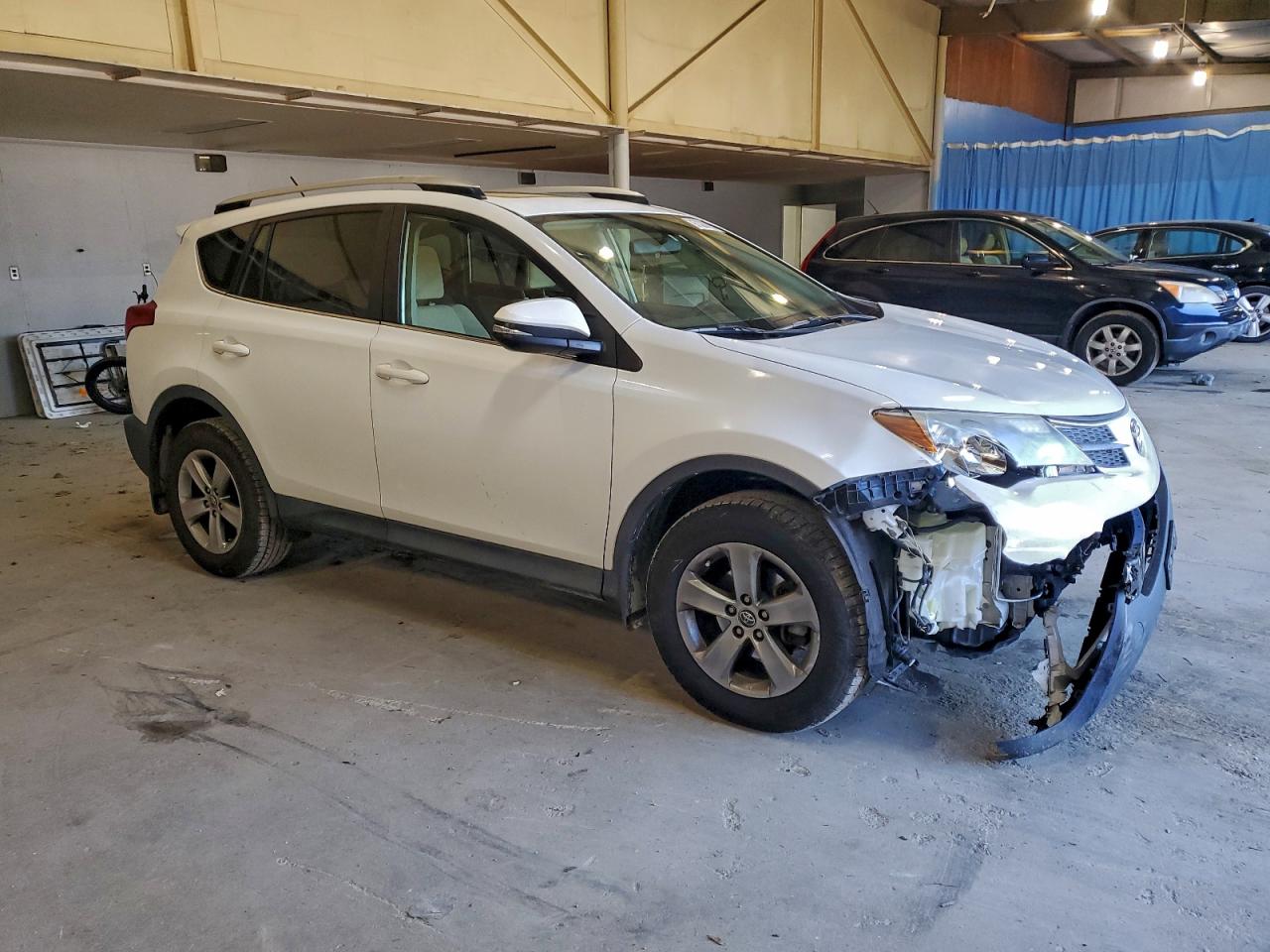 2015 TOYOTA RAV4 XLE photo 7
