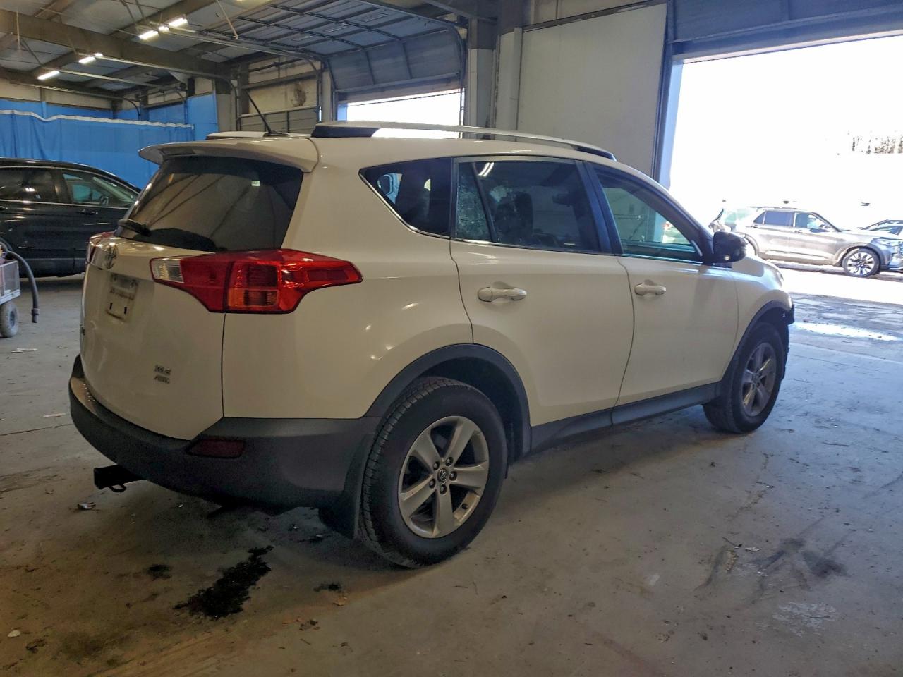 2015 TOYOTA RAV4 XLE photo 5