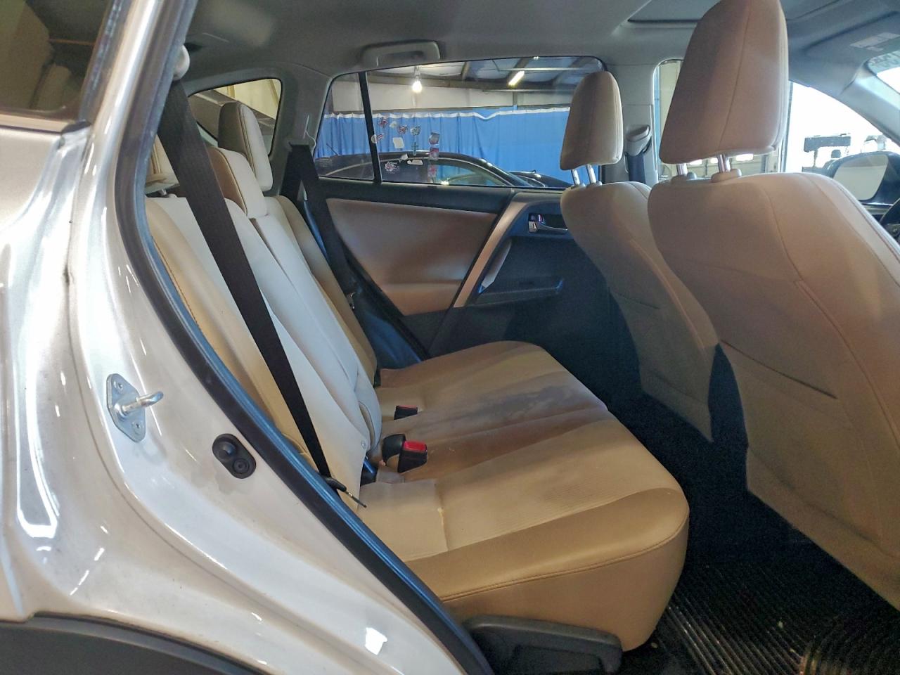 2015 TOYOTA RAV4 XLE photo 21