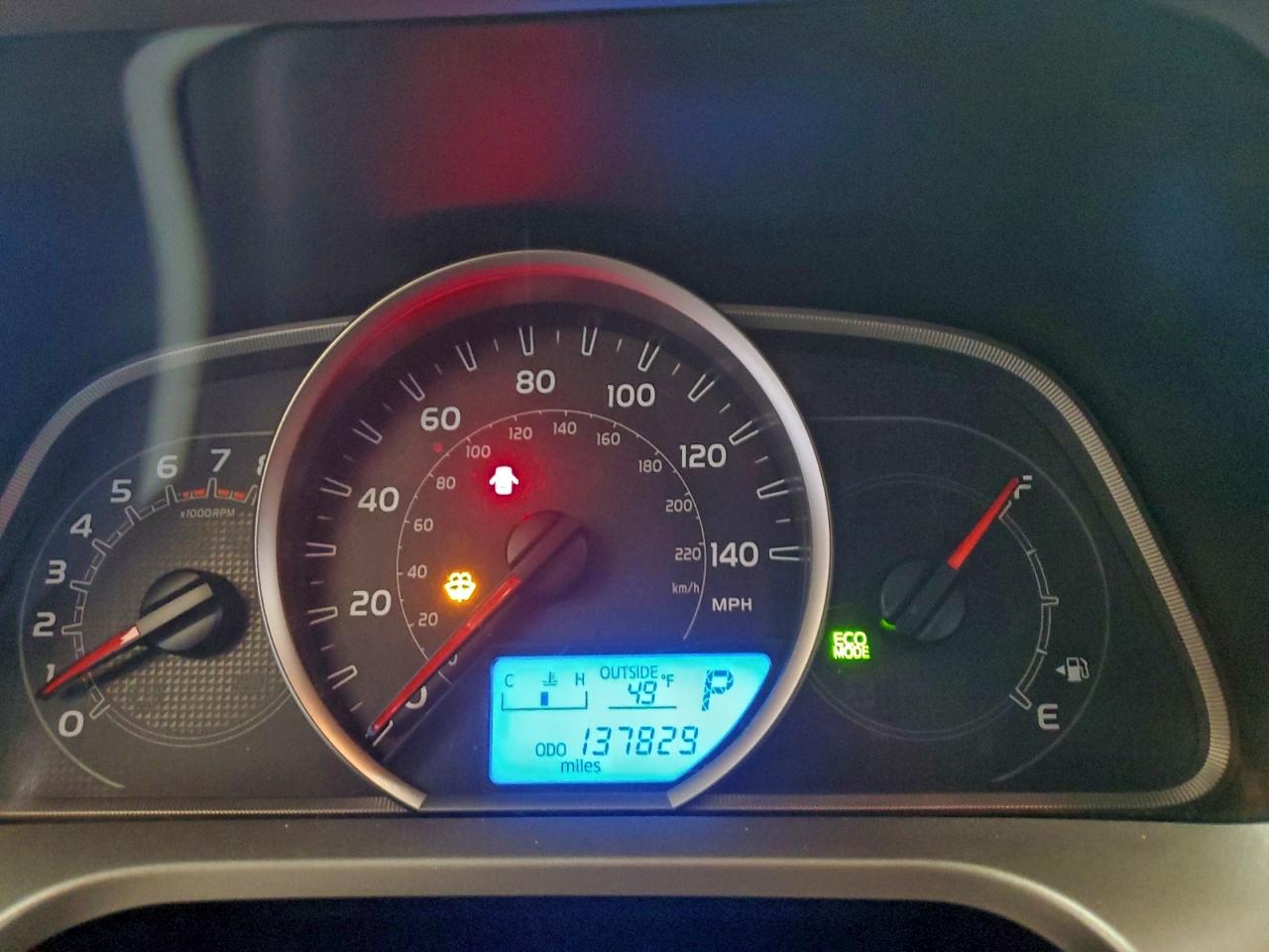2015 TOYOTA RAV4 XLE photo 17
